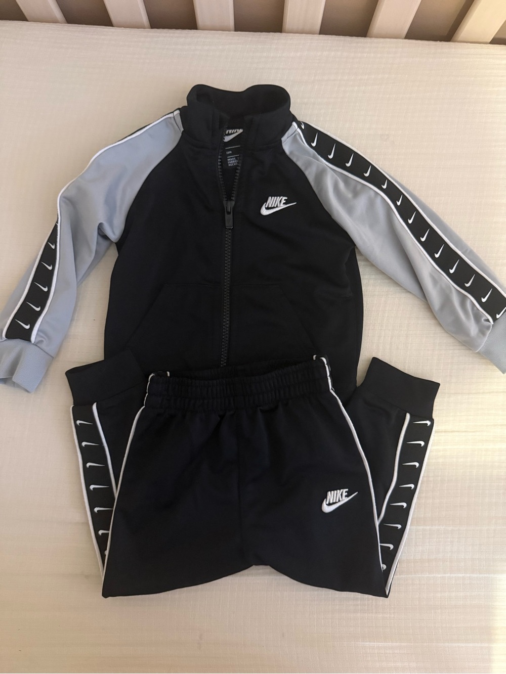 Nike Black Kids Jogger/Jacket Set- Toddler Boy Matching Set- 18 months- EUC